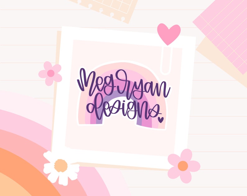 K&ouml;nnte beinhalten: Eine wei&szlig;e Karte mit einem rosa und violetten Regenbogen und dem Text "Meg Ryan Designs" in violetter Schrift. Die Karte befindet sich auf einem wei&szlig;en Hintergrund mit rosa und orangen Streifen.