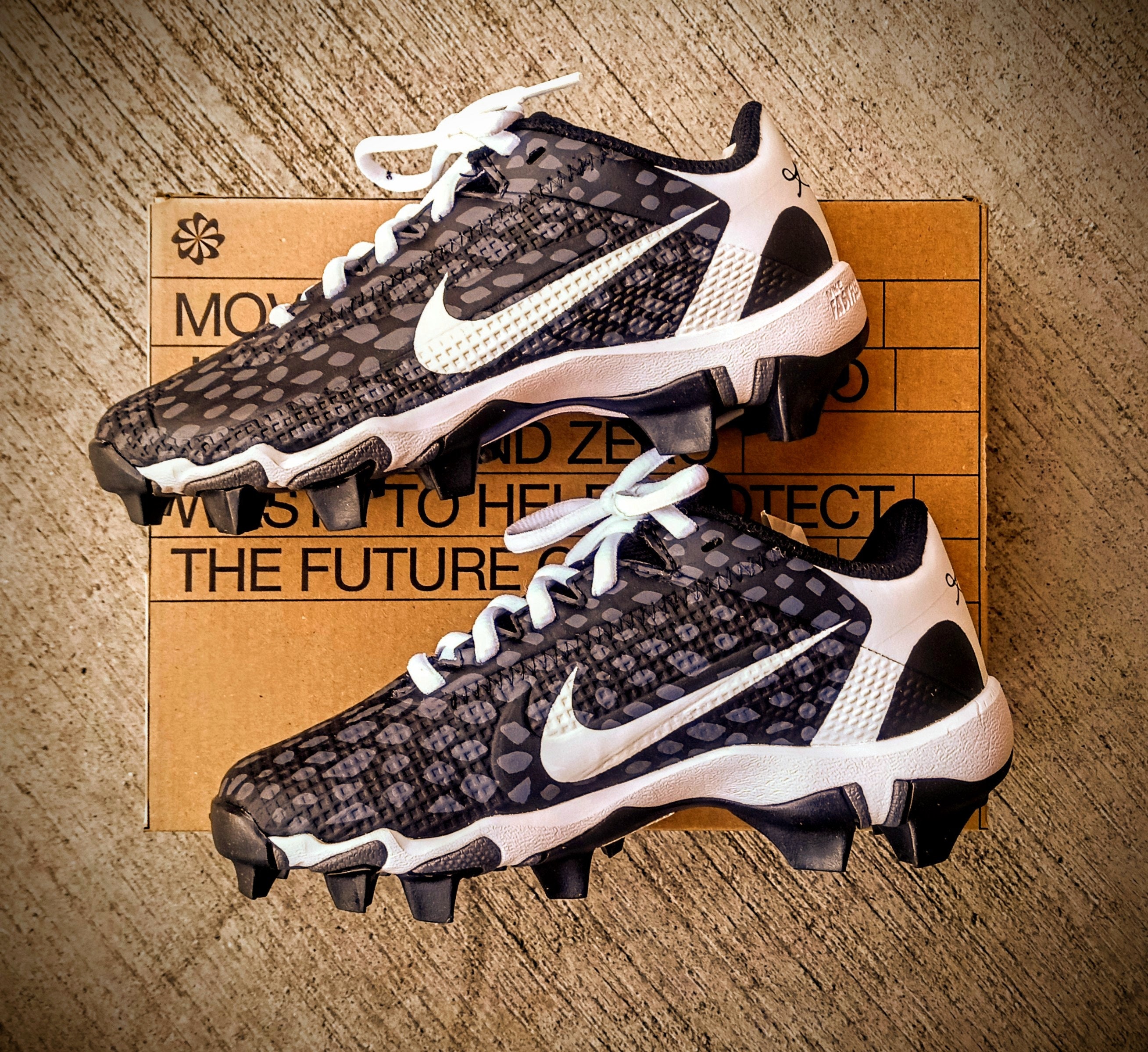 kobe baseball cleats