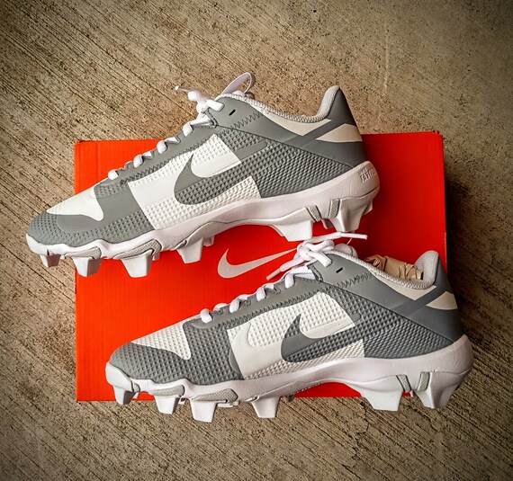 Nike Kids White and Gray baseball cleats Nike Kids main image 4