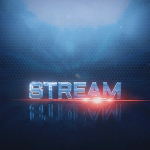 Puede incluir: Un gráfico de texto 3D azul y plateado que dice "STREAM" sobre un fondo azul oscuro con una luz roja reflejada en el texto.