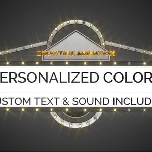 Puede incluir: Un letrero de marquesina de cine plateado y dorado con luces alrededor del borde. El letrero dice "Colores personalizados" y "Texto y sonido personalizados incluidos".