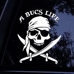 Calcomanía pirata: calcomanía con silueta de calavera pirata con pañuelo y espadas de BUCS Life: calcomanía de vinilo para ventana de automóvil