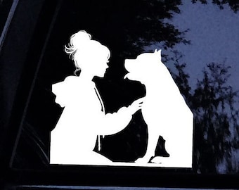 Puede incluir: Una silueta blanca de una persona con el pelo largo acariciando a un perro. La imagen está sobre un fondo negro.