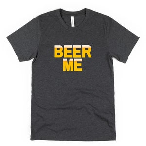 Beer Me Kurzärmeliges Unisex T-Shirt, Herren und Frauen