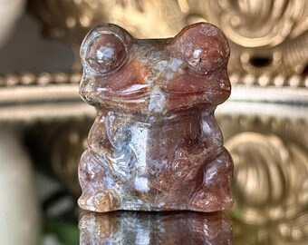 Rana de ágata musgosa tallada en cristal: Piedra decorativa de ranas del bosque
