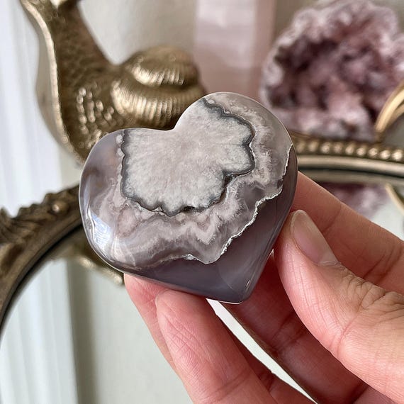 Flower Agate Heart Crystal #1 – Mercuryxshop Heart-Shaped Flower Agate Stone Decor display picture 1