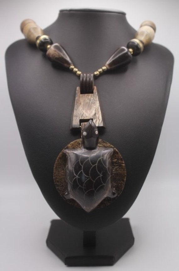 wood and horn turtle - Gem