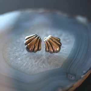 Vintage Silver Tone Clam Shell Earrings
