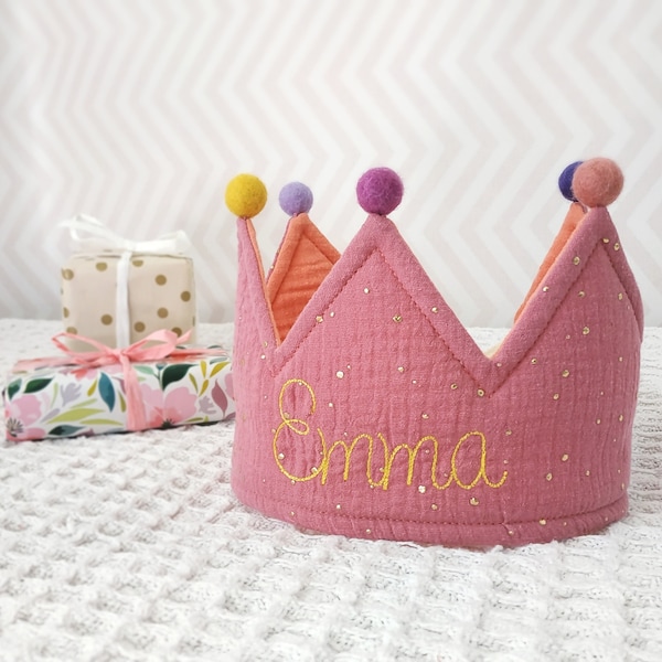 Geburtstagskrone aus Musselin mit Namen und Goldpünktchen, Stoffkrone aus Baumwolle, Kinderkrone personalisierbar, bestickte Krone
