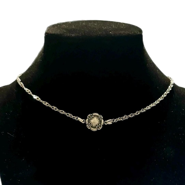 Scallop edged Pendant necklace | Twist Chain | anti-tarnish | 13-17”