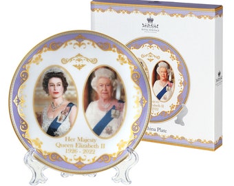 Her Majesty Queen Elizabeth II commemorative plate with stand royal souvenir 6 inch plate