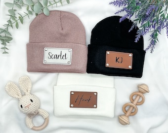Personalisierte Babymütze, benutzerdefinierte Neugeborenenmütze mit Namen, Lederpatch-Mützen für Baby, Baby-Strickmütze mit Namen, einzigartiges Geschenk zur Babyparty