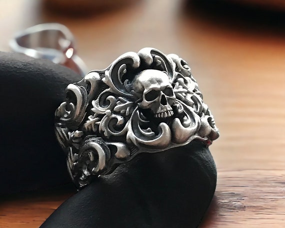 Skull band deals ring