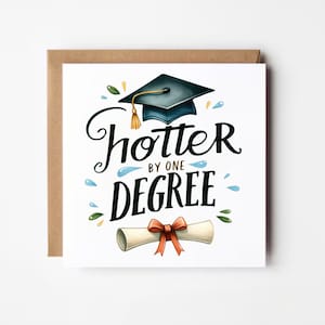 Carte de remise des diplômes amusante, promotion 2024, carte de remise des diplômes heureuse, jeu de mots de remise des diplômes, plus chaud d'un degré, carte pour diplômé, collège, université