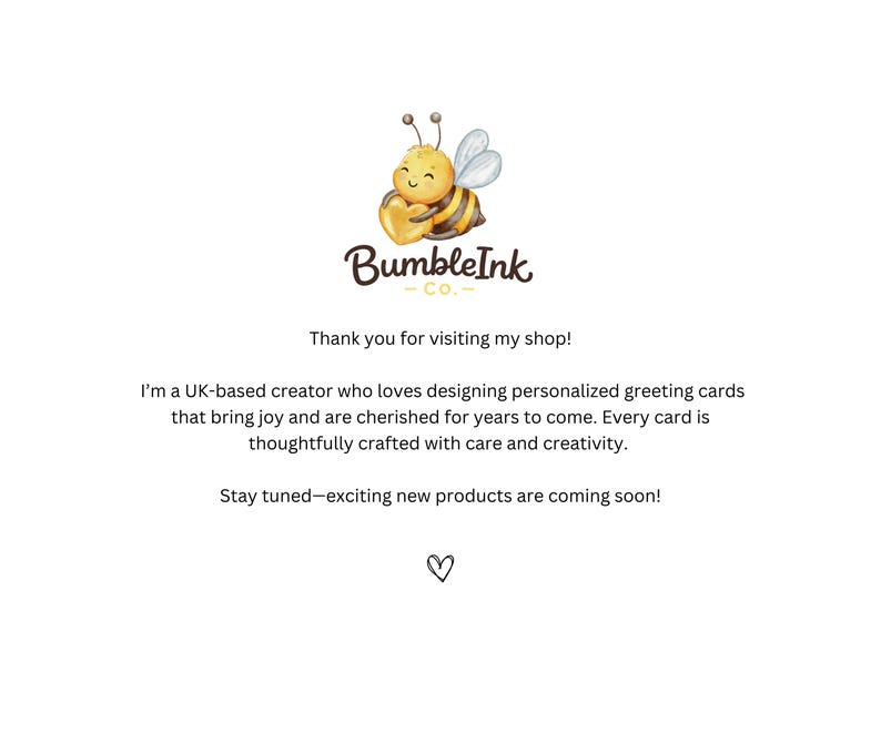 Pu&ograve; includere: Sfondo bianco con il logo BumbleInk Co., un'ape dei cartoni animati che tiene un cuore. Il testo recita "Grazie per aver visitato il mio negozio!" e descrive i biglietti di auguri personalizzati del creatore.
