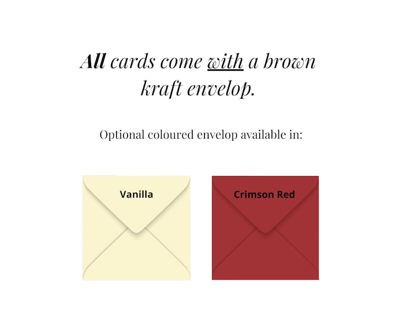 Pu&ograve; includere: L'immagine presenta il testo: "Tutte le carte sono fornite con una busta kraft marrone." e "Busta colorata opzionale disponibile in:" con due opzioni di busta: Vaniglia e Rosso Cremisi. La busta Vaniglia &egrave; color crema e la busta Rosso Cremisi &egrave; rosso scuro.