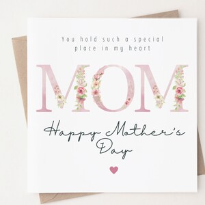 Joyeuse fête des mères à une maman spéciale, carte florale de fête des mères, lettres florales roses, carte de remerciement pour maman, carte pour maman de son fils et de sa fille