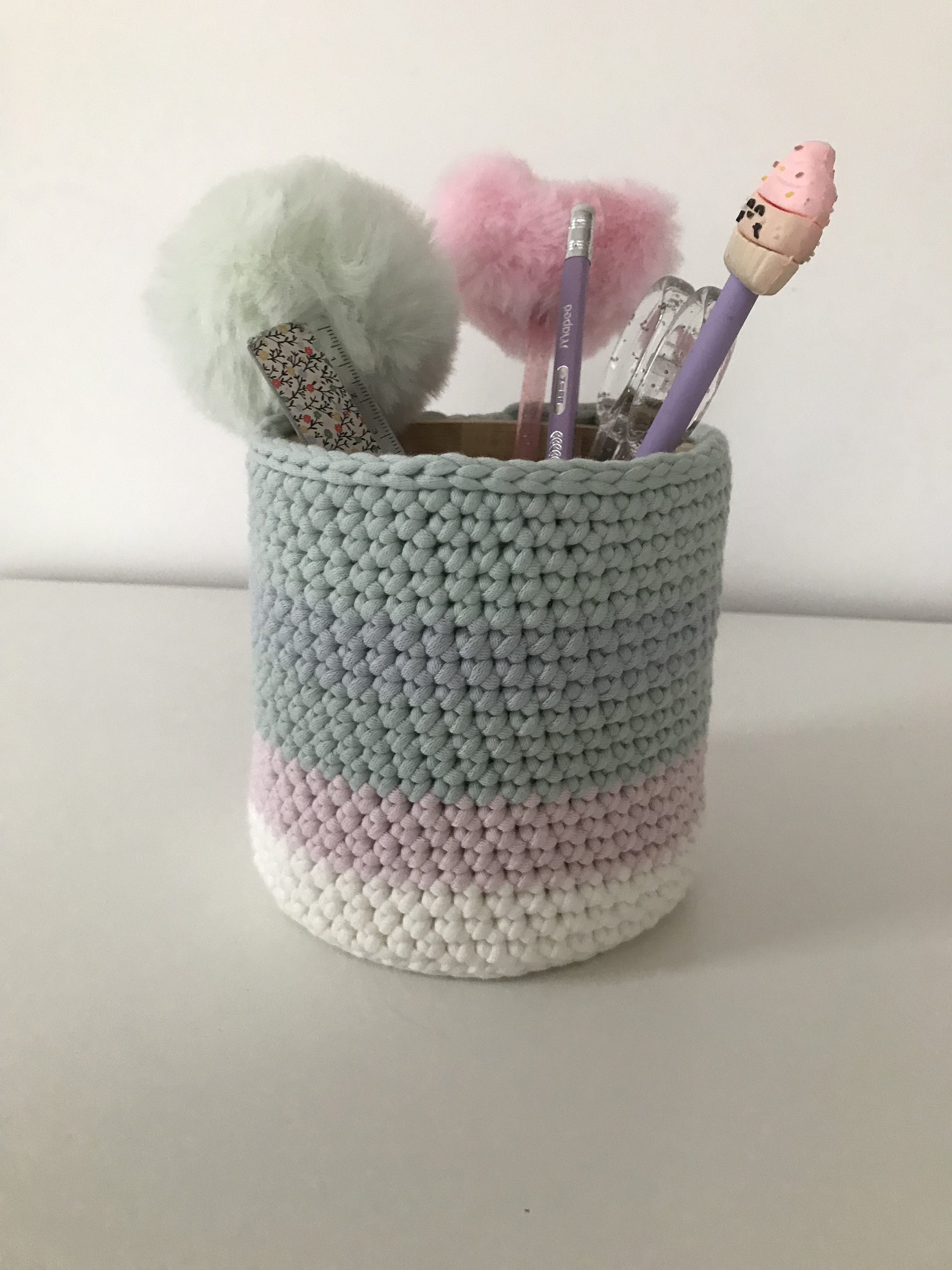 Grand Pot à Crayons en Crochet Aux Couleurs Pastel - Organiseur de Bureau Scandinave