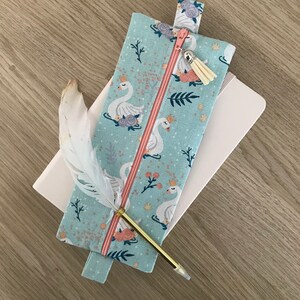 Flat “swan” pencil case, zipper pouch, flat zipped pouch, centerpiece gift