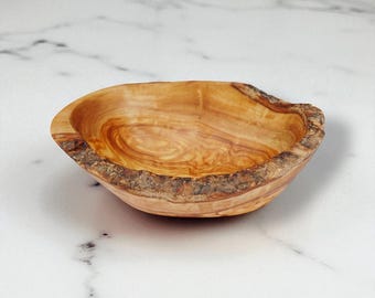 Rustikale Live Edge Snackschale aus Olivenholz | Handgemachte Olivenholzschale | Rustikale Snackschale für Chips, Obst, Süßigkeiten und mehr | Einweihungsgeschenk
