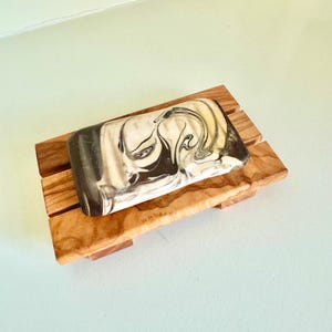 Draining Olive Wood Soap Dish| 100% Natural Wood No Stains Varnishes Or Chemicals| Soap Holder| Handmade| Natural and Minimalistic|