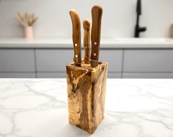 Ceppo portacoltelli in legno d'ulivo/Contenitore universale per coltelli da cucina, da preparazione di cibi e da bistecca/Realizzato a mano con vero legno d'ulivo/Organizzatore per coltelli/Regali
