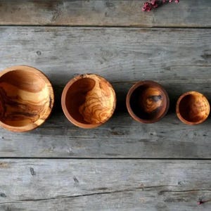 Set mit 4 natürlichen Olivenholzschalen | Holzschalen-Sets | Saucenschalen | Snackschalen| Handgemachte Holzschalen | Holz Gewürzschalen | Lebensmittelsichere Holzschale Bild 2