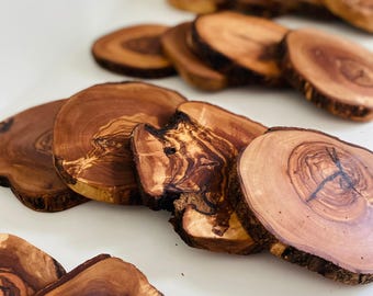 Rustieke olijfhouten onderzetters | Unieke geschenken| Housewarmingcadeaus| Rustieke houten onderzetters| Handgemaakte onderzetters| Onderzetters|