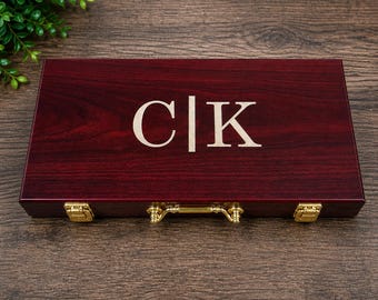 Kundenspezifisches hölzernes Schürhaken-Set (300 Chips) | Trauzeugen & Junggesellenabschied Geschenk | Personalisiertes Poker Set für Jungs | Personalisierte Hülle