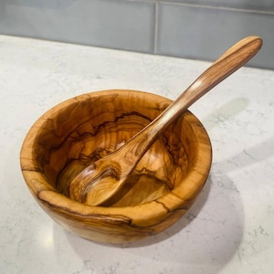 Cuenco y cuchara de madera de olivo/ Cuenco para avena/ Cuenco para cereales/ Cuenco y cuchara rústicos hechos a mano/ Suministros de cocina de granja/ Regalo de cocina/ Inauguración de la casa