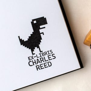 Personalizowany znaczek do książki, pikselowy dinozaur T-Rex | Personalizowana retro ekslibris