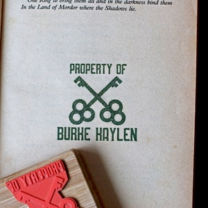 Custom Property of Book Stamp - Personalized Two Crossed Keys Symbol Rubber Stamper - Book Lover Gift Idea - Secret Key Tattoo Illustration