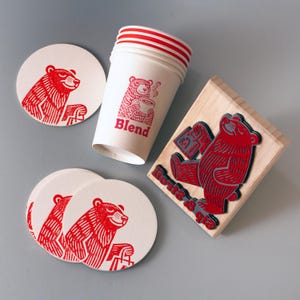 Individuelle Kaffeetasse Business Logo Stempel • Personalisierte Kleine & Große Gummi Stempel • Kraftpapiertüten Stempel • Individuelle Musselintüten Stempel