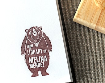 Francobollo per libri personalizzato, Biblioteca di francobolli dell'orso carino, Dalla biblioteca di francobolli, Regalo personalizzato per gli amanti dei libri, Accessori per libri, Idea regalo fatta a mano