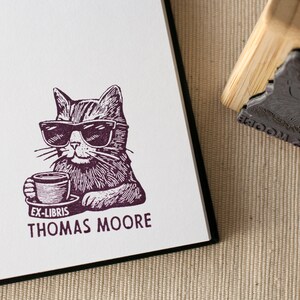 Tampon de livre personnalisé chat Ex Libris avec tasse à café, tampon de bibliothèque personnalisé, idées cadeaux pour amateurs de café, maman chat, meilleur cadeau pour rat de bibliothèque