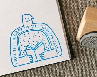 Personalisierter Bibliotheksstempel - Lesebuch Illustration - Benutzerdefinierter Bibliotheksnamenstempel - Niedliches Kinderbibliotheksstempel - Buchliebhaber Geschenk