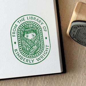 Tampon de livre personnalisé fille tropicale, tampon de bibliothèque de forme ovale personnalisé, art de la jungle tropicale en feuille de palmier, cadeau amateur de rat de bibliothèque pour elle