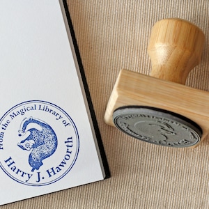 Sello de libro personalizado - Sello EX LIBRIS - Sello para libros - De la biblioteca de - Lindo sello de biblioteca personalizado - Regalo de amante de los libros para ella