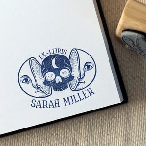 Personalisierter Ex Libris Buch Stempel - Himmlischer Mond Schädel Stempel - Personalisierter Bibliothek Name Stempel - Wunderliche Esoterische Buch Liebhaber Geschenkidee