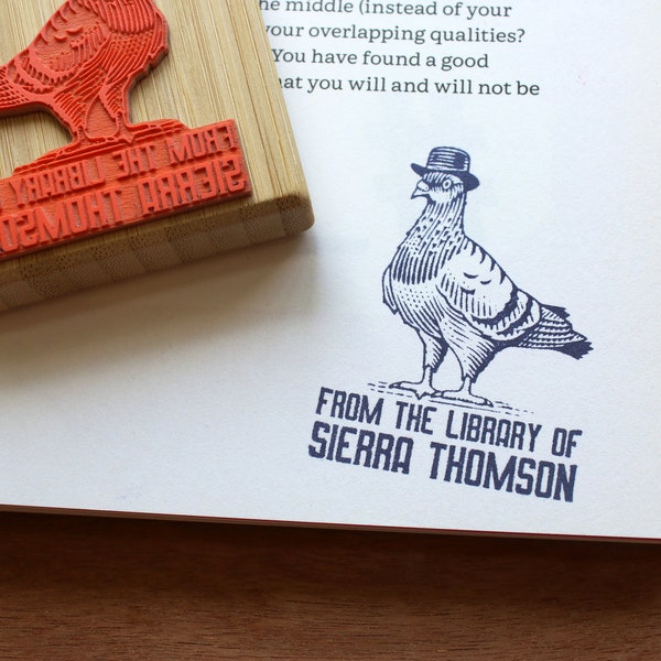 Sello de libro Ex Libris personalizado, paloma con sombrero, personalizado de la biblioteca de sellos de goma, regalo de amante del libro, ilustración de animales humanos