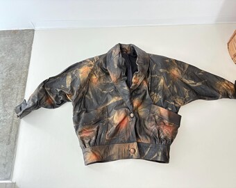 Bedruckte  Lederjacke, Vintage-Brennerjacke, Flammenjacke, abstrakte Jacke, brauner Lederblazer, 80er-Jahre-Vintage-Lederjacke Größe Medium