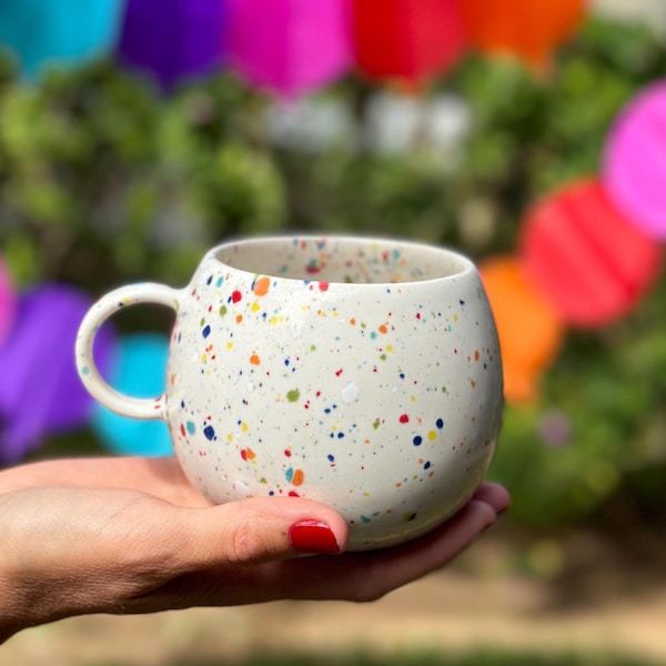 Taza de cerámica XL de 500 ml con lunares de colores, hecha a mano – Varios colores, de Portugal – Regalo perfecto – Taza con asa