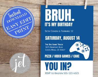 Può includere: Invito a festa di compleanno blu con il testo "Bruh. It's my birthday" e una grafica di un controller per videogiochi. L'invito include il nome Seth Cohen, l'età 12, la data e l'ora della festa, la posizione e le informazioni RSVP.