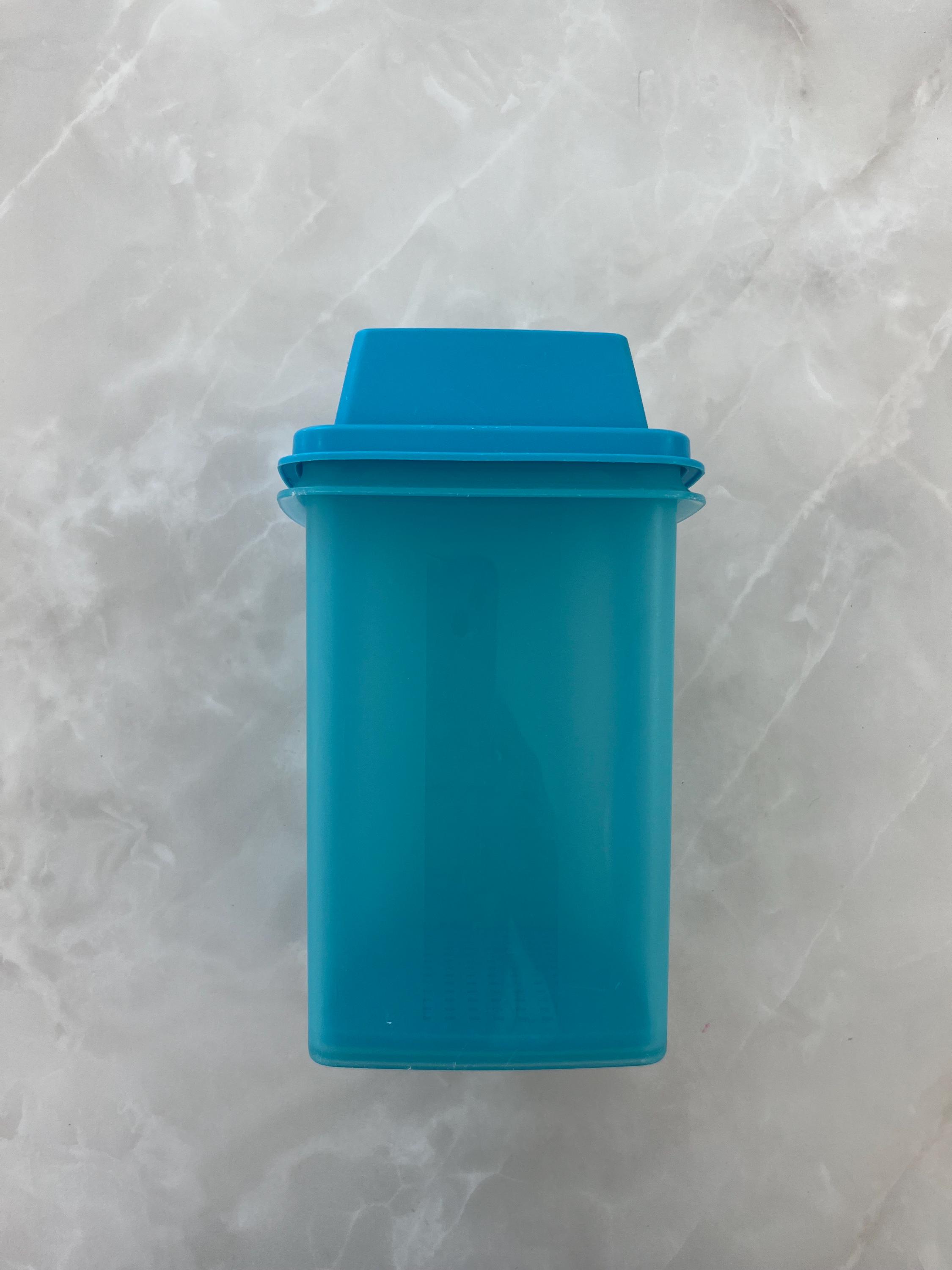 タッパーウェア  USED  ⑤ Vintage TUPPERWARE Turquoise Blue Container Milk Jug 131
