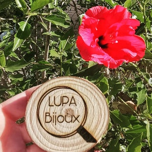Coin en bois gravé au laser