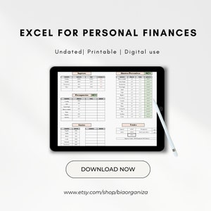 Peut inclure: Une tablette numérique affichant un modèle de feuille de calcul pour les finances personnelles. La feuille de calcul est divisée en sections pour les revenus, les dépenses, les économies et les totaux. Le modèle est non daté et imprimable. Le texte "EXCEL FOR PERSONAL FINANCES" est en haut de l'image. Le texte "Undated | Printable | Digital use" est sous le titre. Le texte "DOWNLOAD NOW" est dans un bouton en bas de l'image. Le texte "www.etsy.com/shop/biaorganiza" est sous le bouton.
