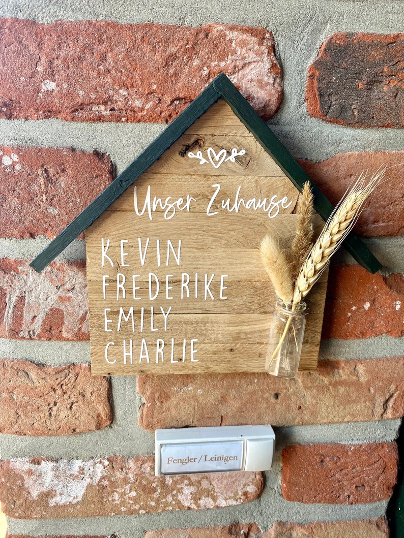 Personalisiertes Türschild aus Holz mit Blumenvase I Klingelschild I Familienschild I Einzugsgeschenk personalisiert Bild 1