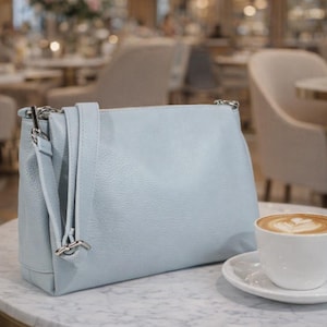 Italiensk axelväska i läder med tre fack, tillverkad i Toscana, Italien, levererad från Storbritannien, brittisk butik