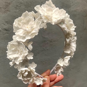 Clay White Floral Bridal Headband, Clay&Pearl Headband, Floral Bride Headpiece, Bridal Flower Crown, Clay Flowers , White Flower Crown