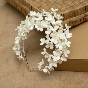 Clay White Floral Bridal Headband, Clay&Pearl Crown, Floral Bride Headpiece, Bridal Flower Crown, Clay Flowers Tiara, White Flower Headband